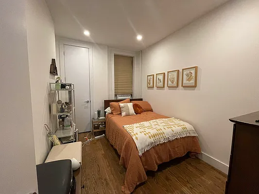 Rented by Delmark Realty LLC | media 6