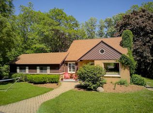 3160 Pilgrim Rd, Brookfield, WI 53005