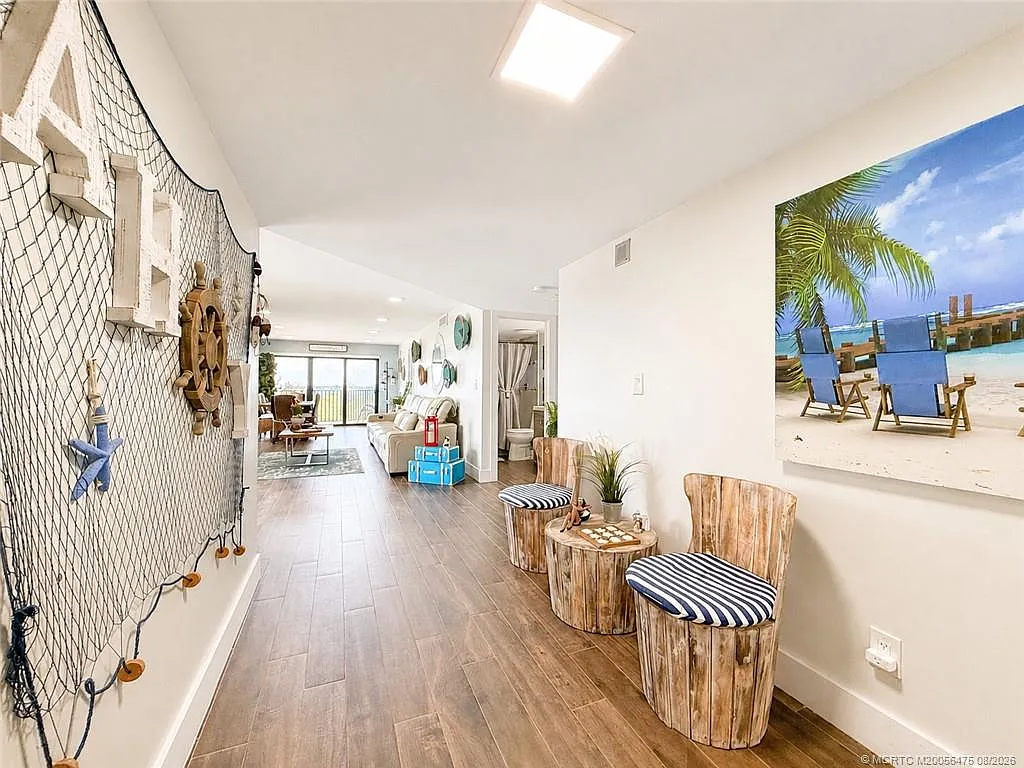 3 bed, 2.0 bath, 1372 sqft, $3,400 — Photo 3
