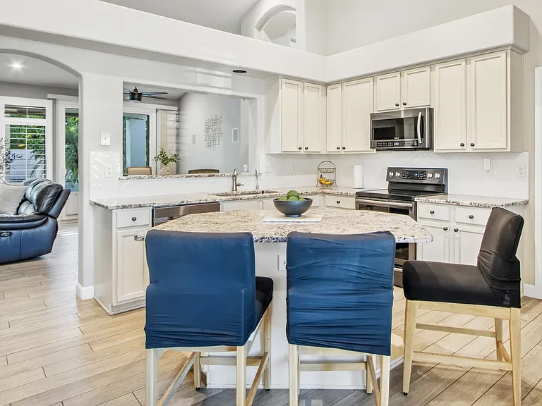 680 N Cordoba Ave — Photo 16