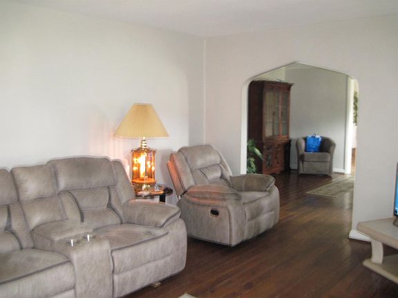 4th image of 4163 Glenway Ave