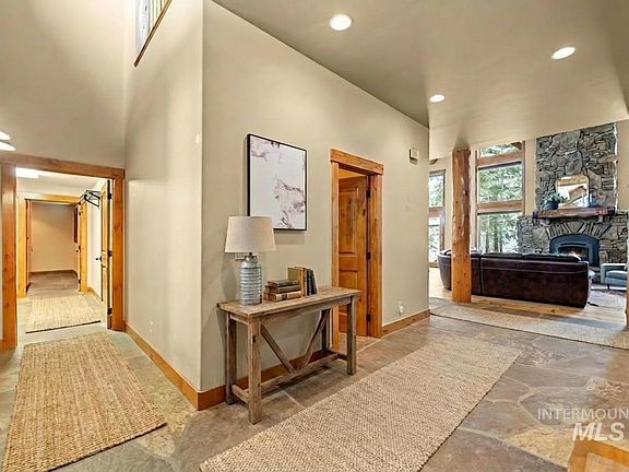 3rd image of 1008 Penstemen Pl