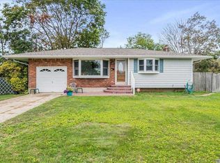 15 Digney Ct, Commack, NY 11725