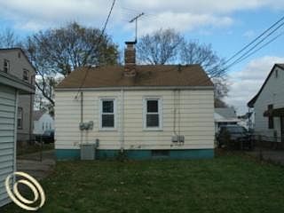 3rd image of 1911 Paris Ave
