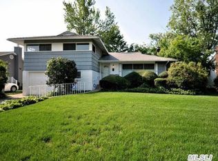 1496 Sylvia Ln, East Meadow, NY 11554
