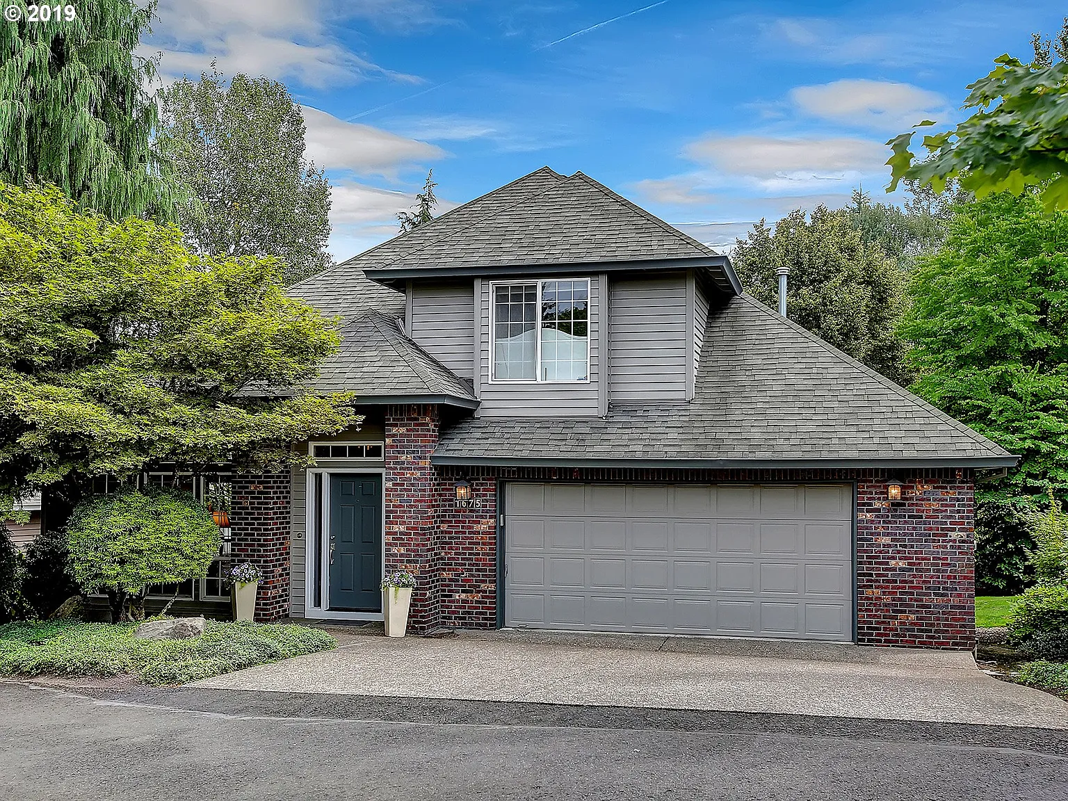1675 Carriage Way photo 1