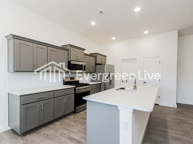 5907 NW Grant St — Photo 9