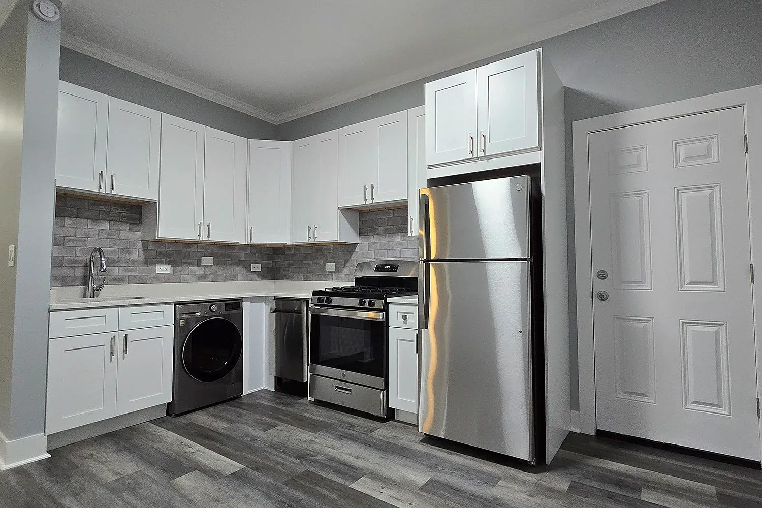 917 W Waveland Ave — Photo 1