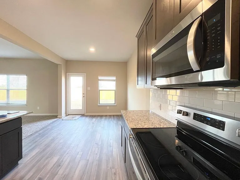 1702 Sandalwood Way — Photo 7