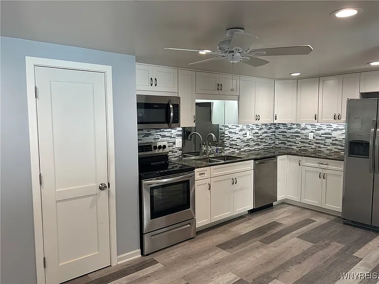 186 Peppertree Dr — Photo 6