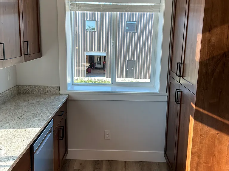 300 Dc Ln #300B — Photo 3