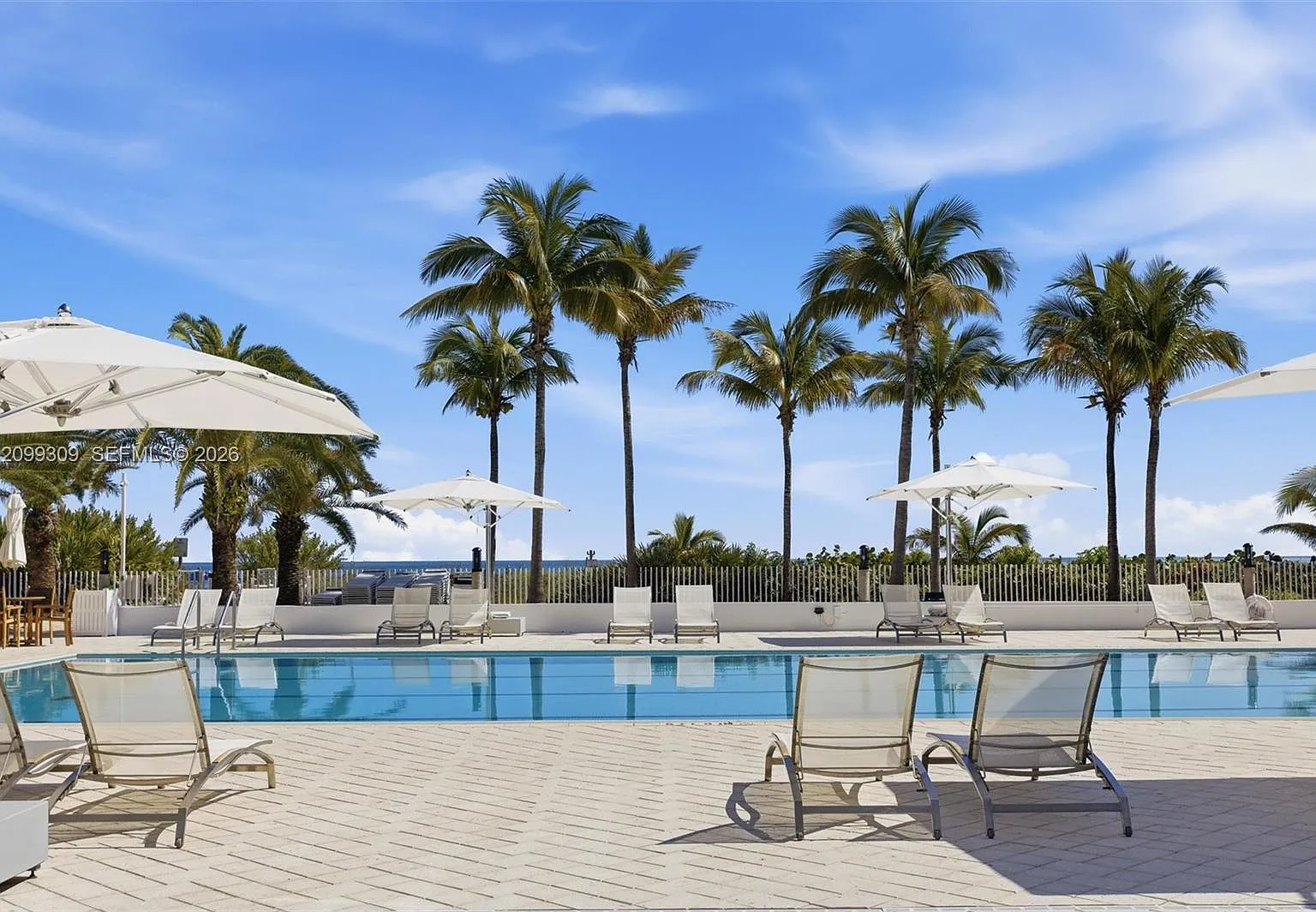 Sands Of Key Biscayne Con — Photo 2