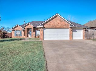 21113 SE 37th St, Harrah, OK 73045