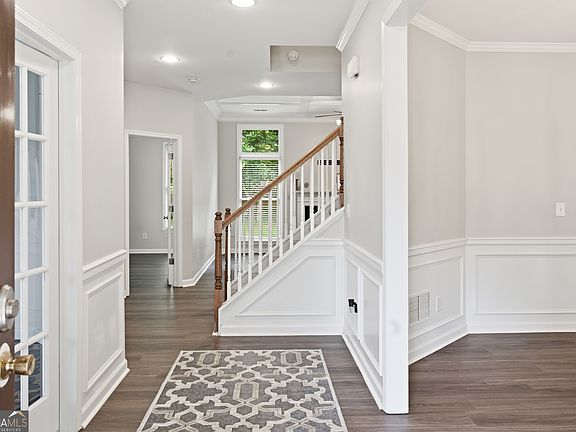 3rd image of 122 Red Fountain Ln