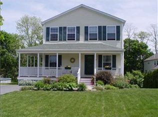 4 Quenton Ln, Bristol, RI 02809