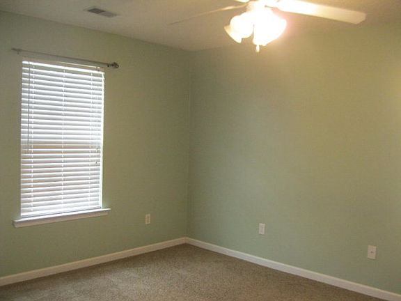 5th image of 513 E Mendell Ave