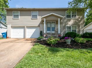 11829 Wexford Place Dr, Maryland Heights, MO 63043