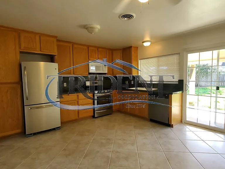 2404 Edwards St — Photo 9
