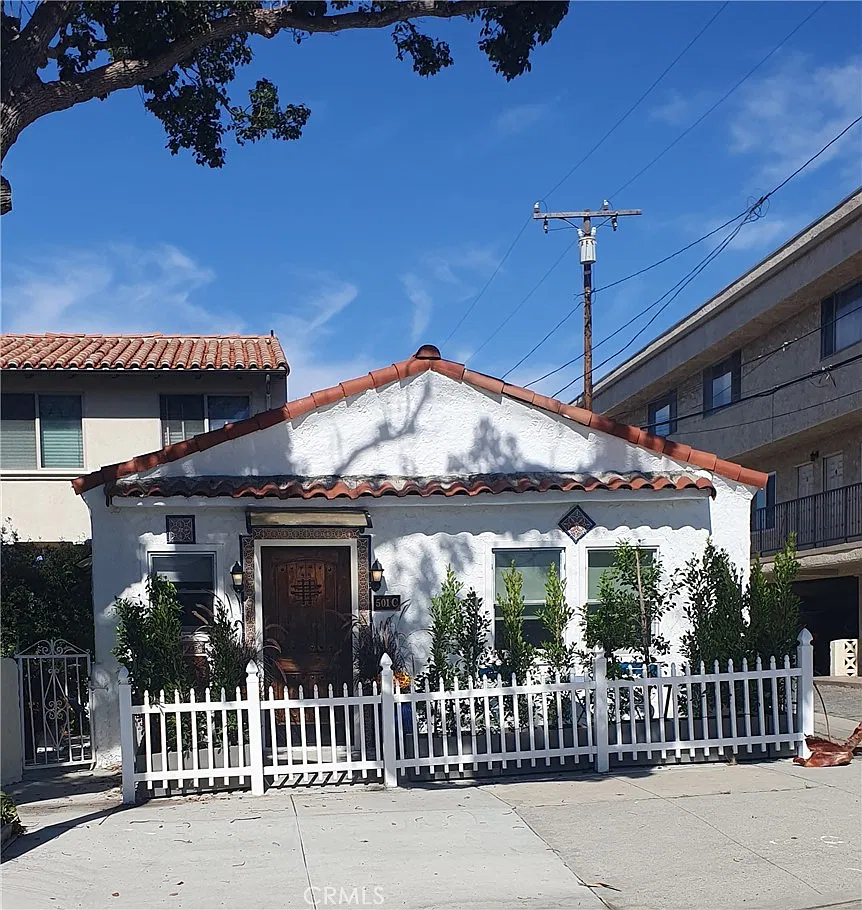 2 bed, 580 sqft, $3,850 — Photo 2
