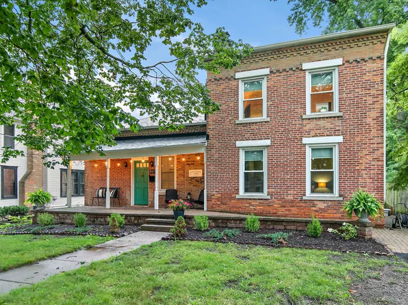 517 Dean St, Woodstock, IL 60098