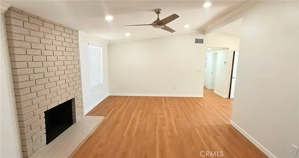 3 bed, 1296 sqft, $4,600 — Photo 4