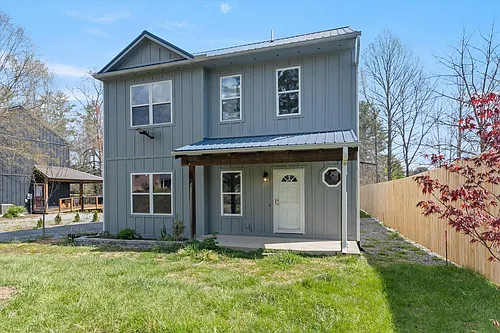 84 Poplar St Photo 1