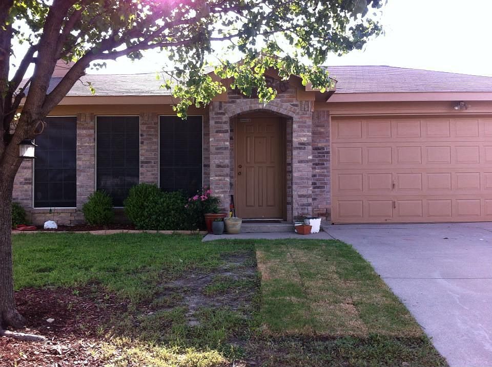 1st image of 766 Deauville Cir W