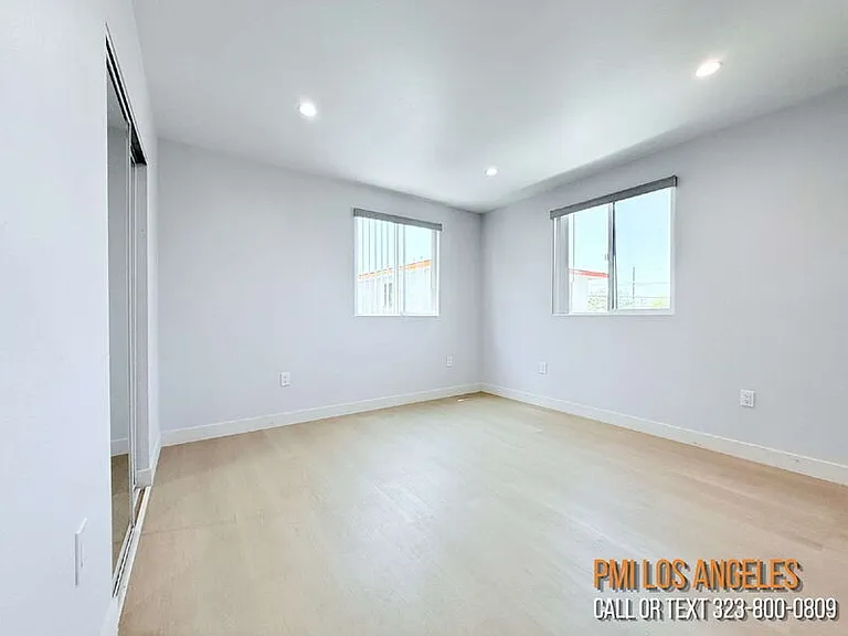206 1/2 E 87th Pl — Photo 8
