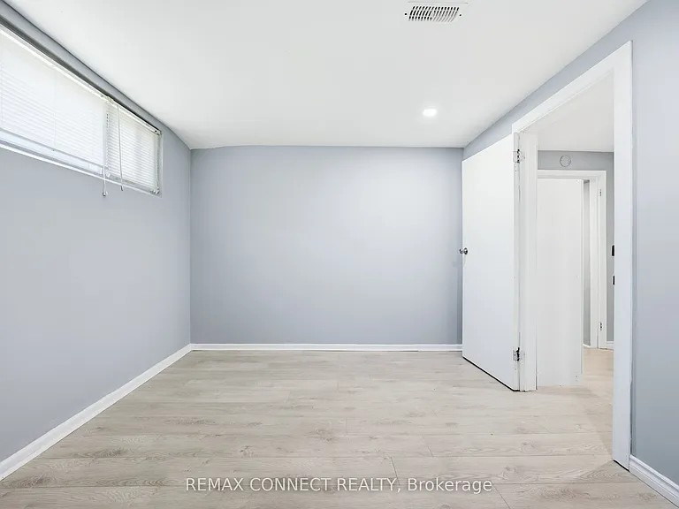 50 Palmerston Ave #LOWER — Photo 8