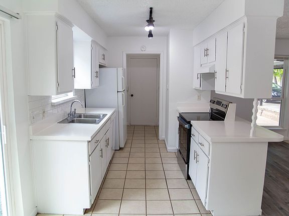 3rd image of 5011 Donnelly Ave #5011