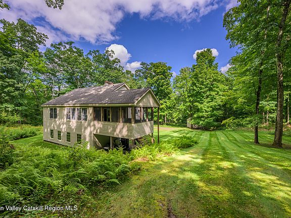 3rd image of 219 Roche Drive