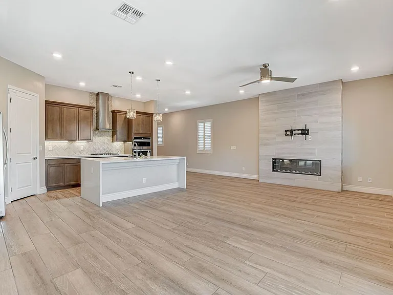 4124 Elegant Chateau St — Photo 21