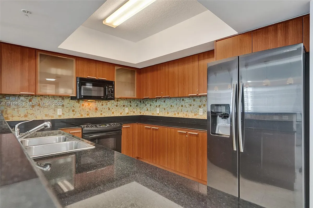 Building Photo - 16699 Collins Ave #2405