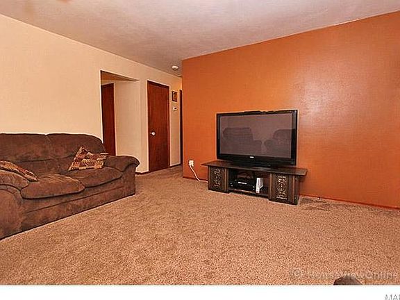 4th image of 727 Lansdowne St
