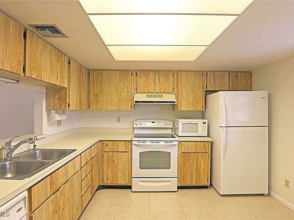 4th image of 6120 Whiskey Creek Dr APT 409