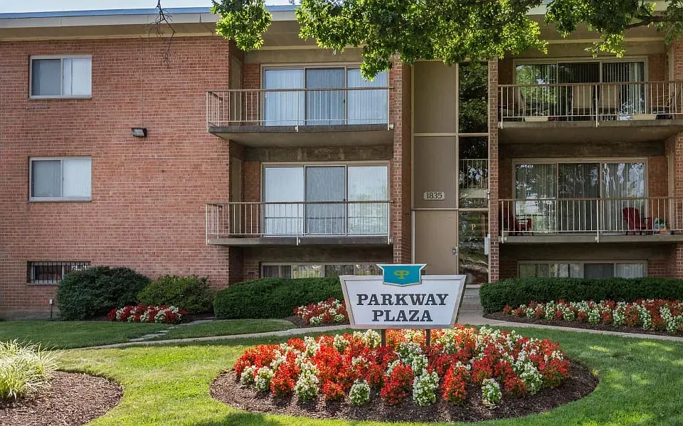 Parkway Plaza