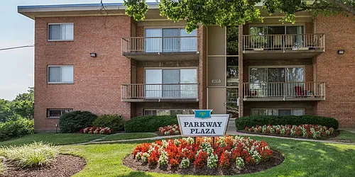 Parkway Plaza Photo 1