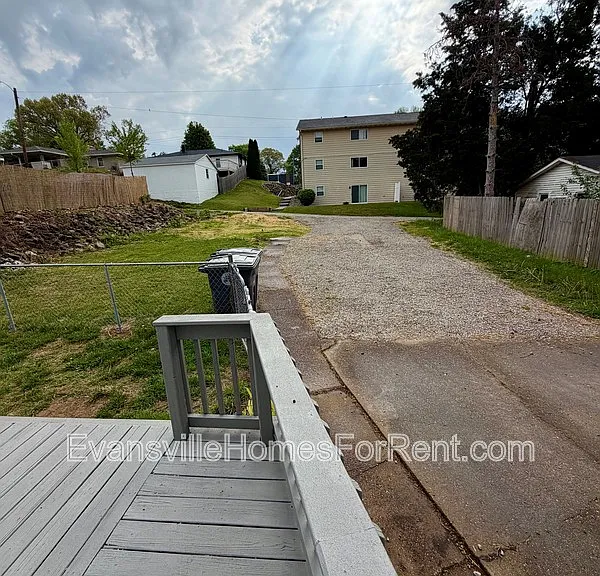120 Leslie Ave — Photo 13