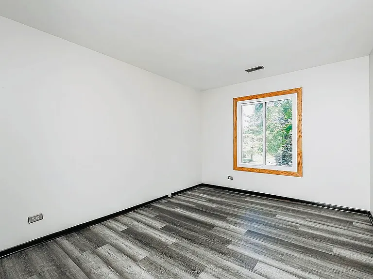 865 Sheldon Ct — Photo 10