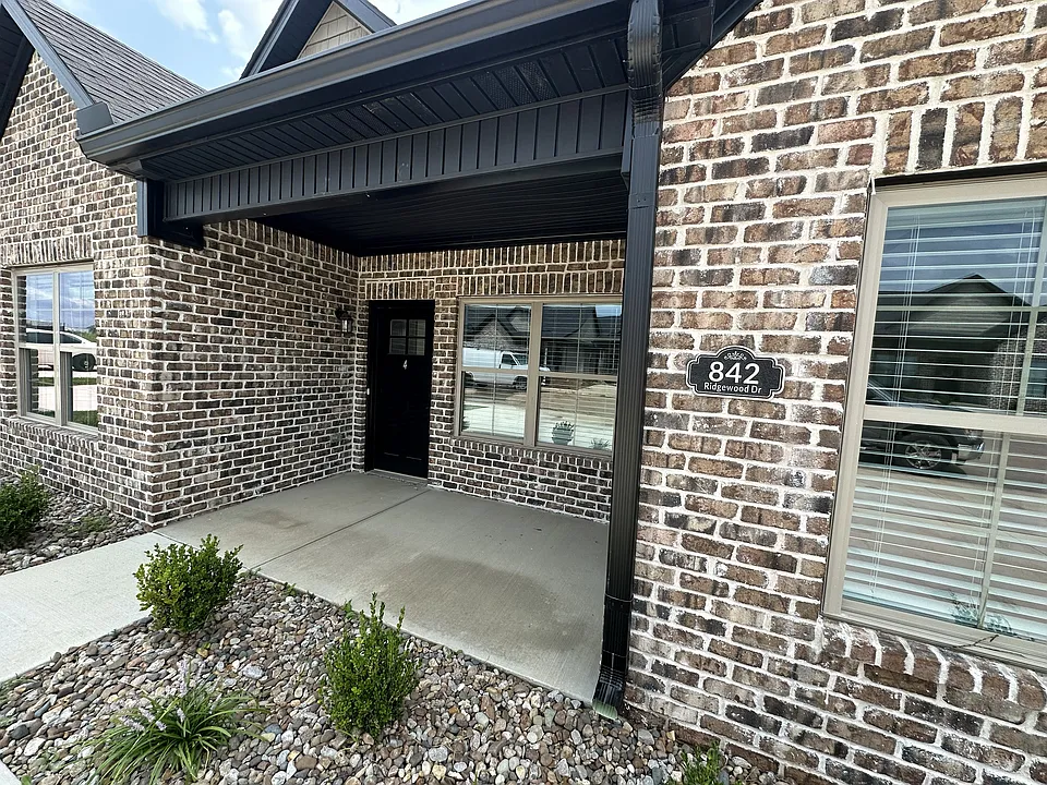 842 Ridgewood Dr #4
