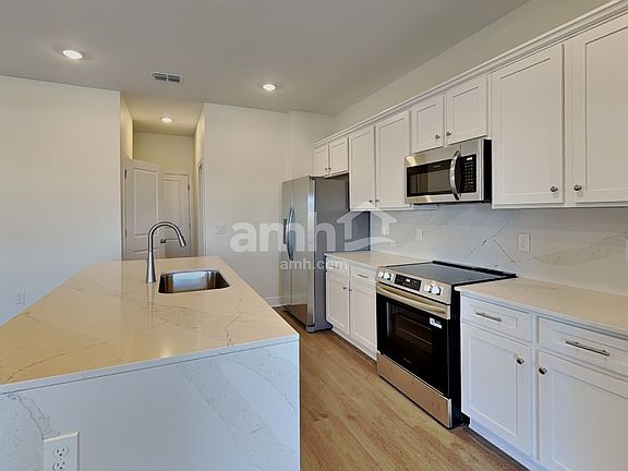 3rd image of 5946 Sycamore Place St
