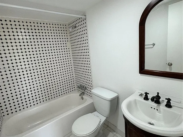 9405 W Flagler St #302-D — Photo 6