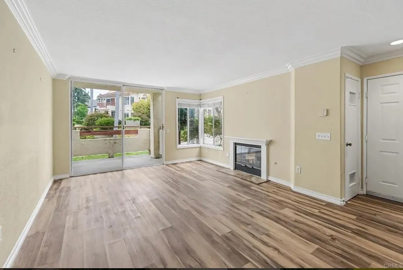 2 bed, 944 sqft, $3,300 — Photo 3