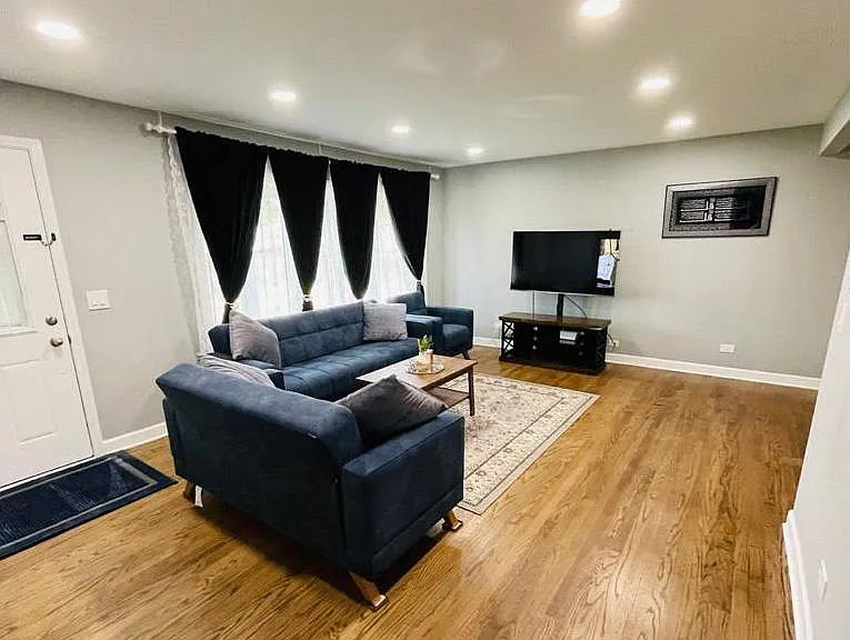 1409 S Busse Rd — Photo 8