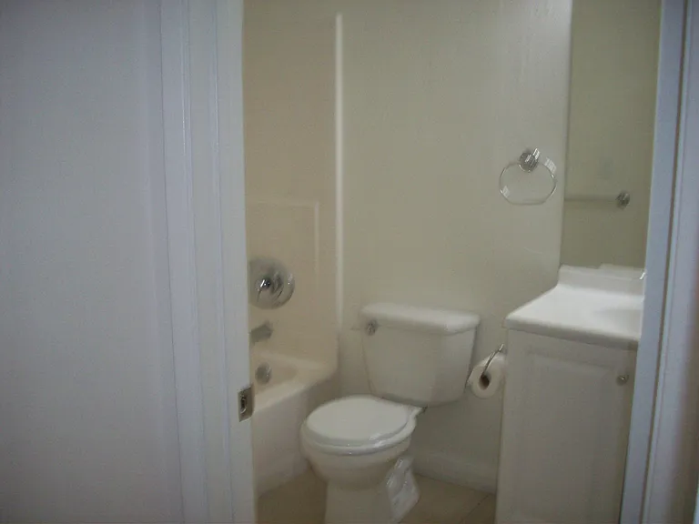 1064 Ohio Ave #C — Photo 2
