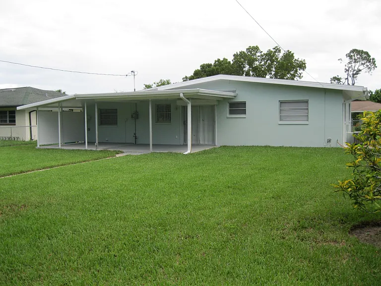 1124 Hilltop Dr — Photo 2