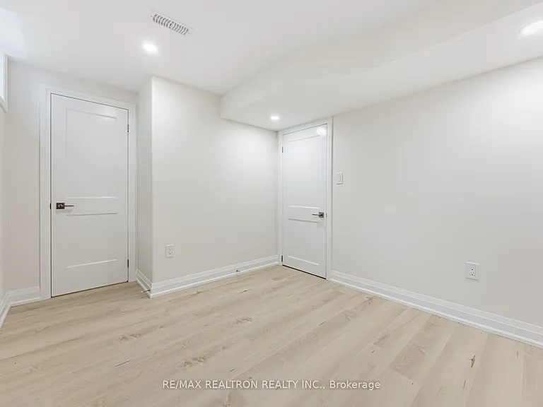 91 McRoberts Cres — Photo 26