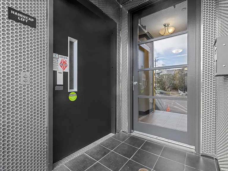 2131 S Beverly Glen — Photo 37