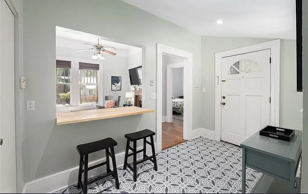 2 bed, 900 sqft, $2,200 — Photo 4