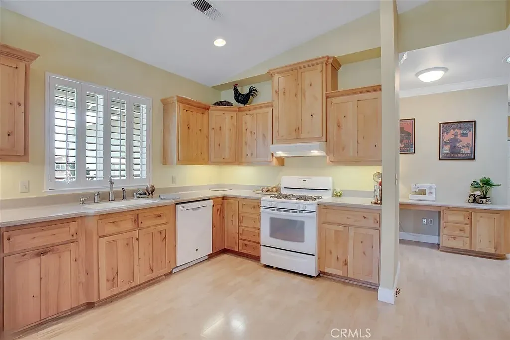 3 bed, 1874 sqft, $2,950 — Photo 2